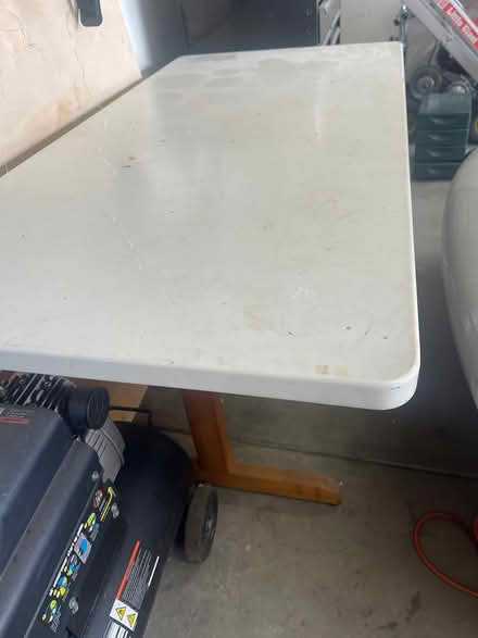 Photo of free 30x60 corian table (Ruhland av) #2