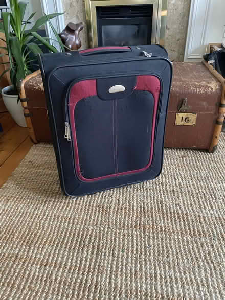 Photo of free Cabin sized suitcase on wheels (Lochend EH6) #1