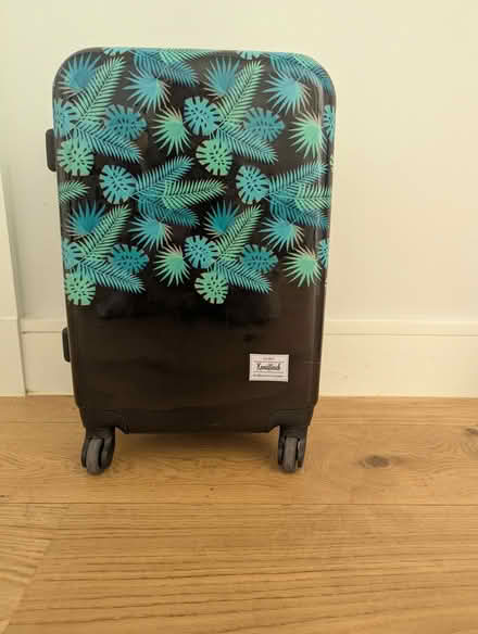 Photo of free holiday travel suitcase 4 wheels (North Road) #1