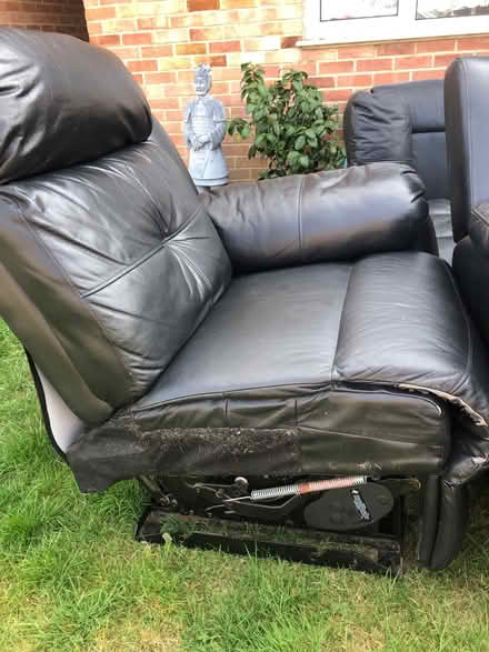 Photo of free 3 and 2seater reclining settees (Abingdon OX14) #3