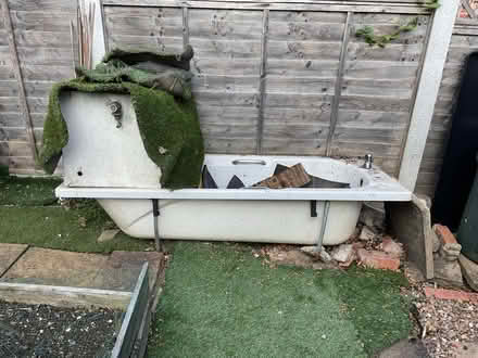 Photo of free plastic bath and metal water tank (Chesterfield S41) #1