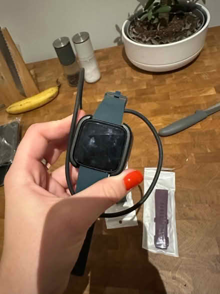 Photo of free Fitbit versa and replacement straps (Blackheath SE13) #1