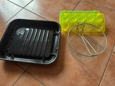 Photo of free Oven tray, fryer basket, ice trays (Cromer NR27) #1
