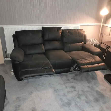 Photo of free 2 x 3 seat manual recliner settees (Coalville LE67) #4