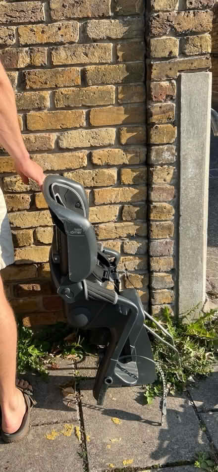 Photo of free Child’s bike seat- Britax Römer (Brixton SW9) #2