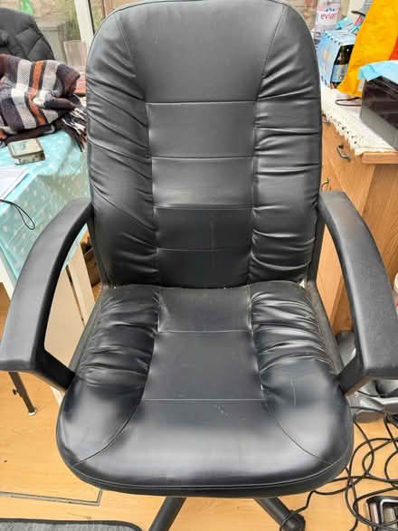 Photo of free Office chair on wheels (PO22 Bersted) #2