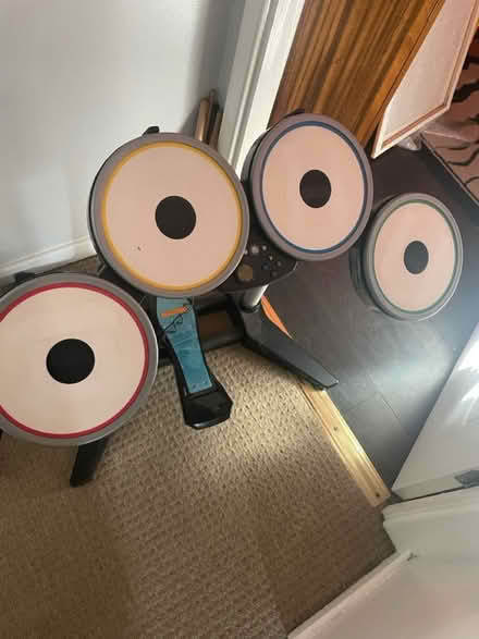 Photo of free Guitar Hero guitars (Callands WA5) #2