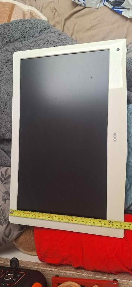 Photo of free TV + dvd player and wall bracket (GL16) #1