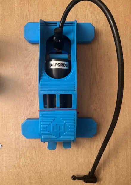 Photo of free Halfords foot pump. (Merry Hill WD23) #3