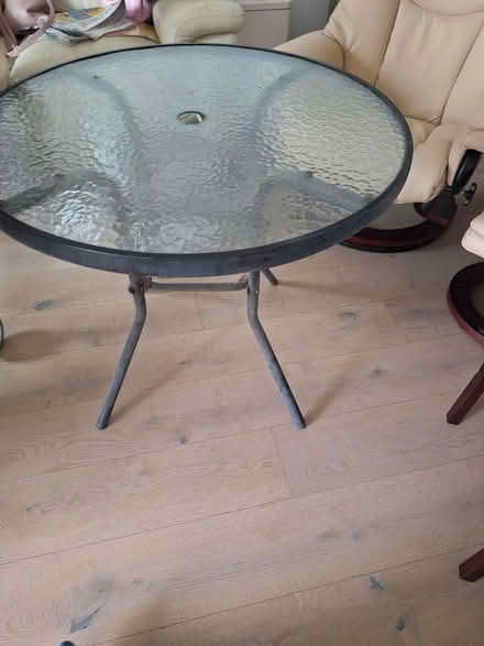 Photo of free Garden table (North Greenwich SE10) #1
