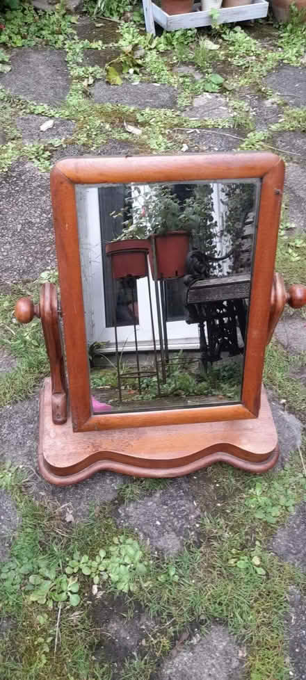Photo of free mirror (Dutton WA4) #1