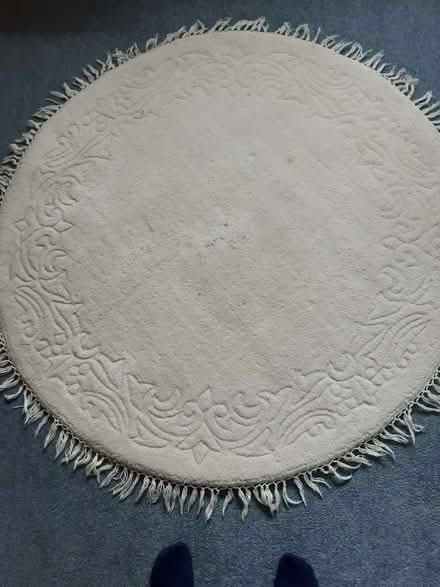 Photo of free Round rug (Emmbrook RG41) #1