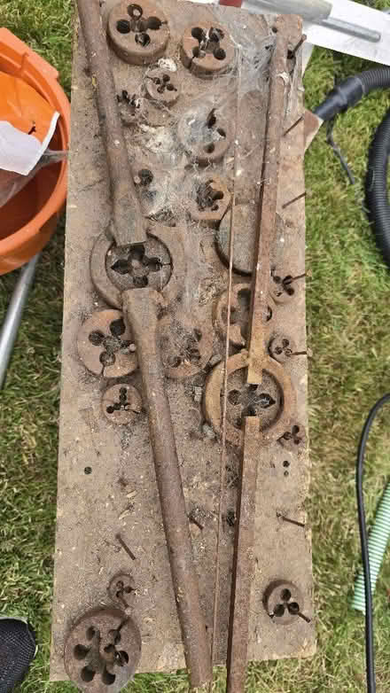 Photo of free Bunch of thread dies (Morley DE21) #1