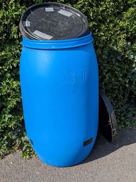 Photo of free blue plastic barrel (Oxford OX4) #1