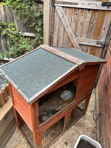 Photo of free Rabbit hutch (Aylesbury HP21) #1