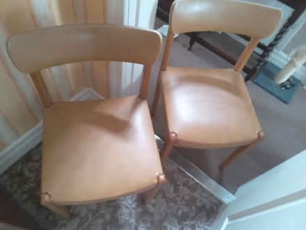 Photo of free Dining room table and four chairs (Neston CH64) #4