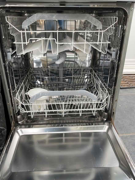 Photo of free Hotpoint dishwasher, working. (World's End RH15) #3