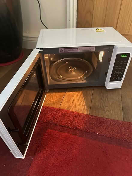 Photo of free Toshiba 20L Microwave 750-800W (Upper Wolvercote OX2) #2