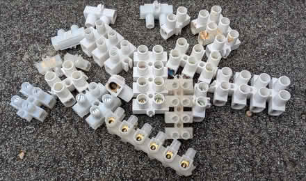 Photo of free Electrical terminal blocks, assorted (Kennington OX1) #1