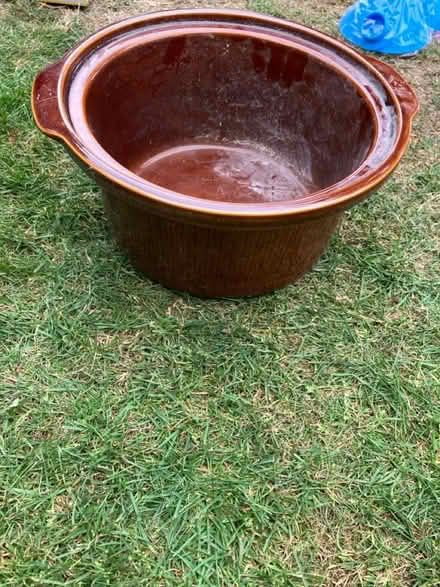 Photo of free Large crock pot (Chesterfield S41) #1