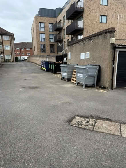 Photo of free 4 pallets really strong (ha28qz) #2