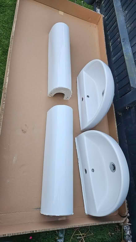 Photo of free 2 bathroom basins (Morden, SM4) #1