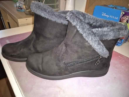 Photo of free Black fur lined winter boots.uk 7 (Wolverhampton WV10) #1