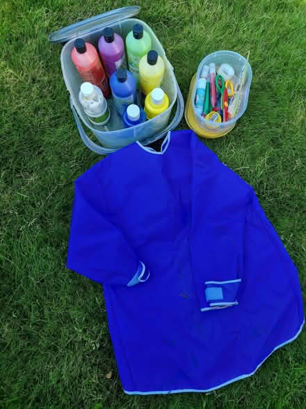 Photo of free Kid's paints and art apron (AB21) #1