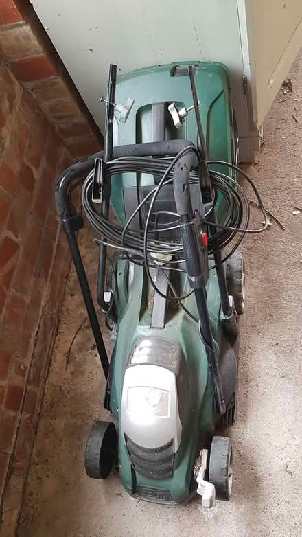 Photo of free Electric lawnmower (Kenton NE3) #1
