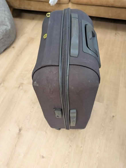Photo of free Samsonite suitcase in grey (Kenpshott RG22) #3