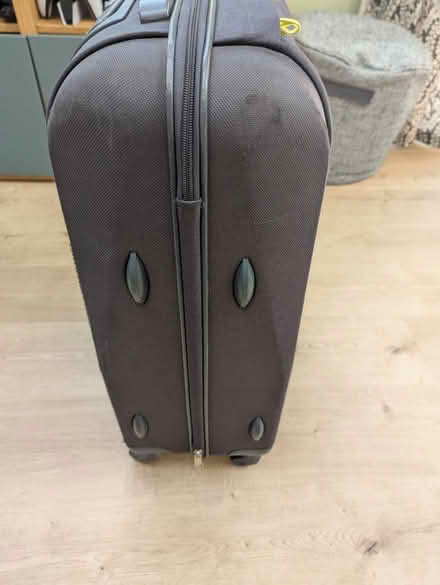 Photo of free Samsonite suitcase in grey (Kenpshott RG22) #2