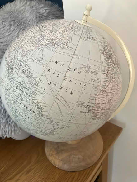 Photo of free Laura Ashley decorative globe (Nash MK17) #1