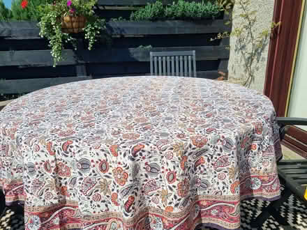 Photo of free Round tablecloth (AB21) #1