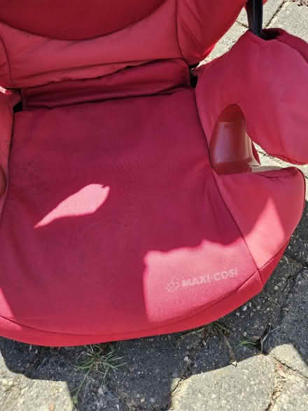 Photo of free Car Seat - Maxi Cosi (Kingston KT2) #3