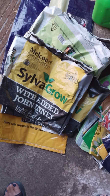 Photo of free Assorted large bags (Frome BA11) #1