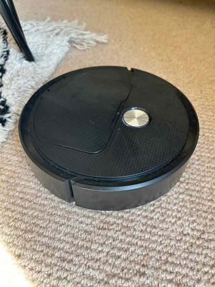 Photo of free Roomba style vacuum (Windermere LA23) #1