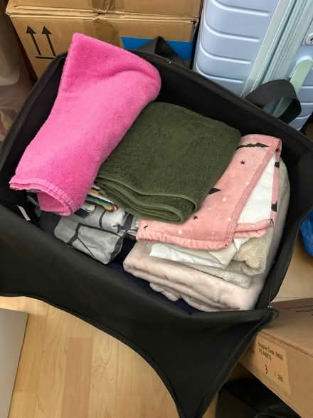 Photo of free Bedding, towels and bath mats. (Battersea SW11) #2