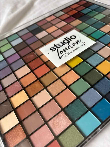 Photo of free Eye shadow palette (Bs15 4ub) #2