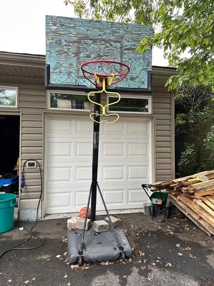 Photo of free Basketball Net and Stand (Beaverbrook) #1