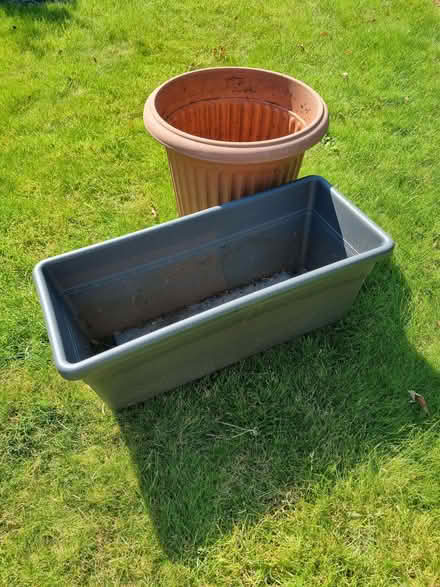 Photo of free Large plant pot and planter (AB21) #1