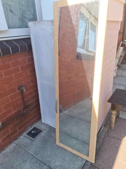 Photo of free Long mirror 5ft in vgc (wa9) #1