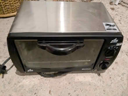 Photo of free Mini toaster oven and grill (Clieves Hills L39) #3