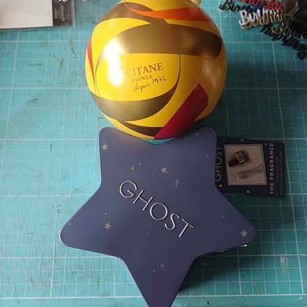 Photo of free Empty gift tins (Bradford BD12) #1