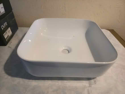 Photo of free White new wash basin x2 with waste (BN10) #1