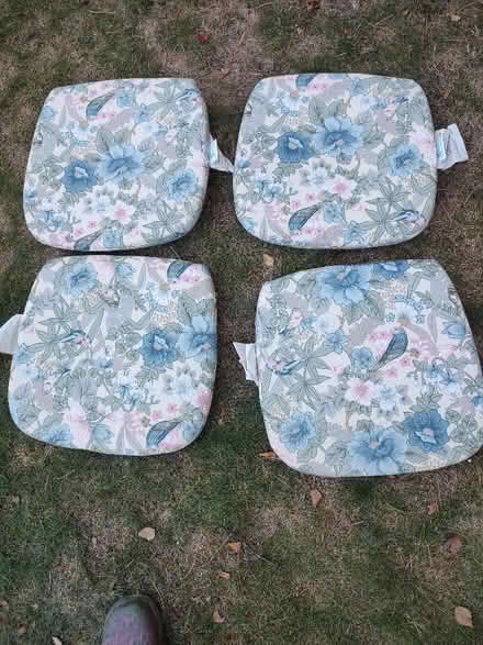Photo of free 4 seat pads for outdoor patio chairs (Tilekiln TN38) #1