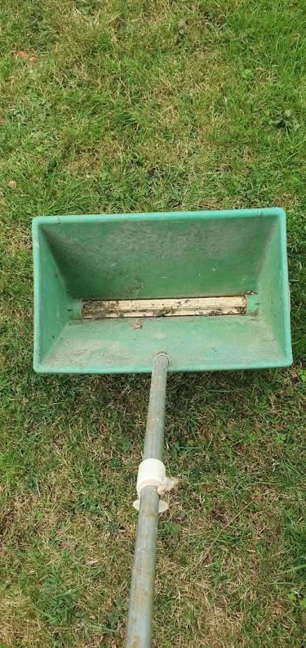 Photo of free Lawn feed/weed spreader (Warden Hill) #2