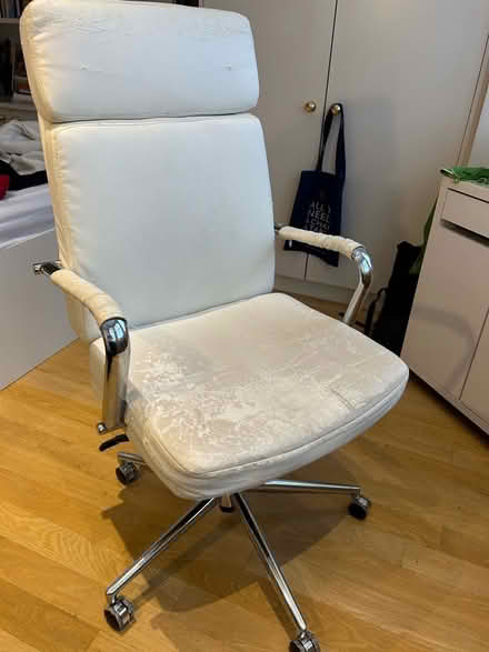 Photo of free Quality White office chair. Faux leather (Earls Court SW5) #2