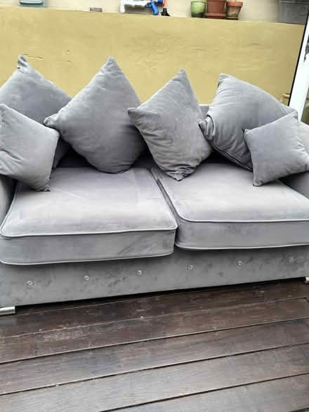 Photo of free Velvet settee-need it gone (Ansdell FY8) #1