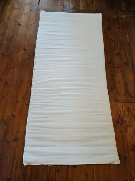 Photo of free Single bed mattress topper, virtually as-new condition (Bloxham OX15) #1