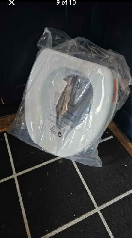 Photo of free Bathseat (Greenwich Peninsula SE10) #1